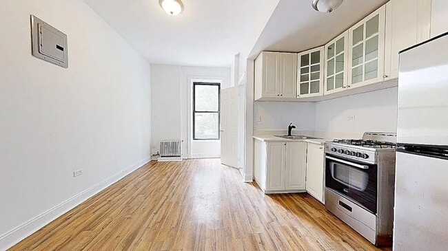 Building Photo - Central Park West