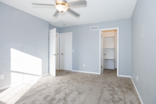 Building Photo - 250 Parktrail Rd