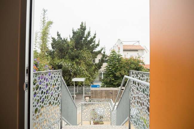 Building Photo - 108 Paloma Ave