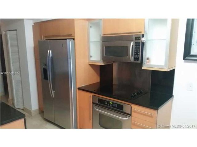 Foto principal - 6365 Collins Ave