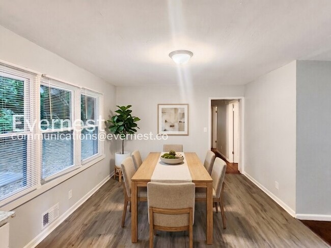 Building Photo - 3 Bed/2 Bath Home with Off-Street Parking / Pet-Friendly / Coming Soon!
