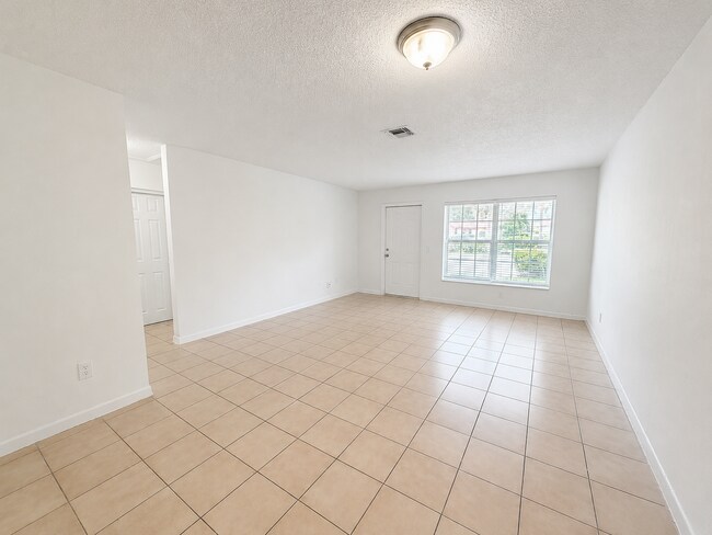 Building Photo - 3881 Riverside Dr