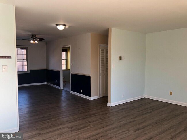 Foto del edificio - 6018 Westchester Park Dr