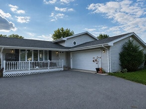 Building Photo - 1021 Stonegate Rd