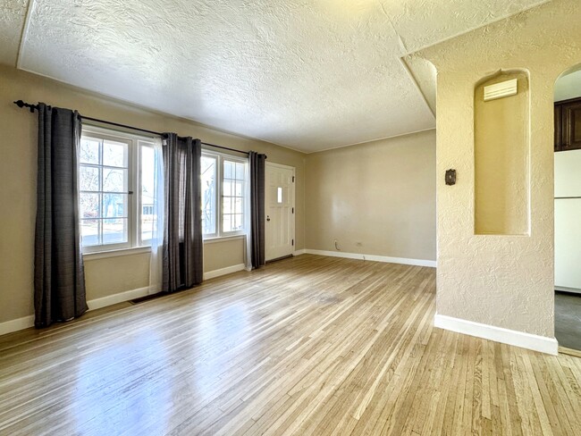 Foto del edificio - 1050 E Bates Pkwy