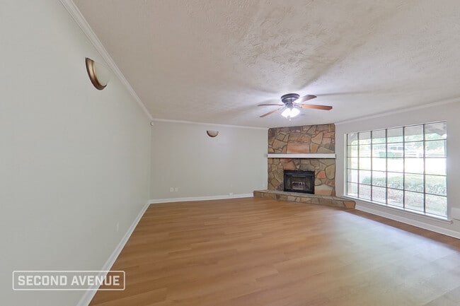 Building Photo - 220 Hunt Ridge Dr