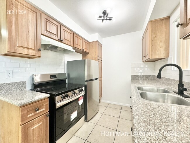 Foto del edificio - 6561 Fulton Ave