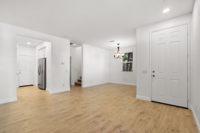 Foto del edificio - 4BR Gated Riverside Home | Fireplace | 2-Car Garage | Washer/Dryer | 3D Tour