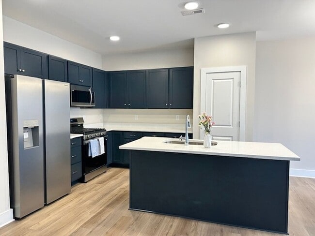 Building Photo - 816 Pryor St