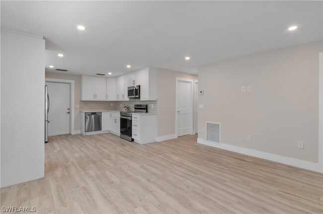 Building Photo - 2648 Van Buren Ave