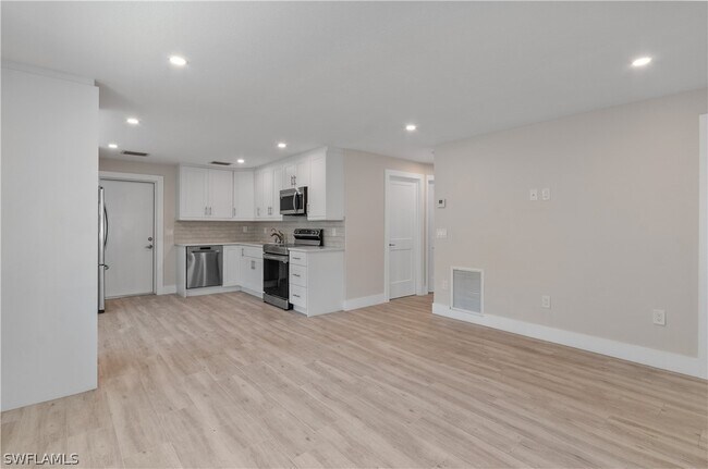 Foto del edificio - 2648 Van Buren Ave