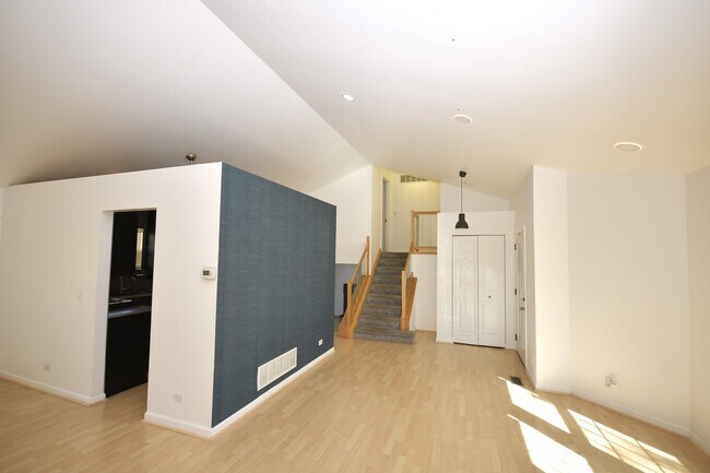 Foto del edificio - 1644 Stockton Ln