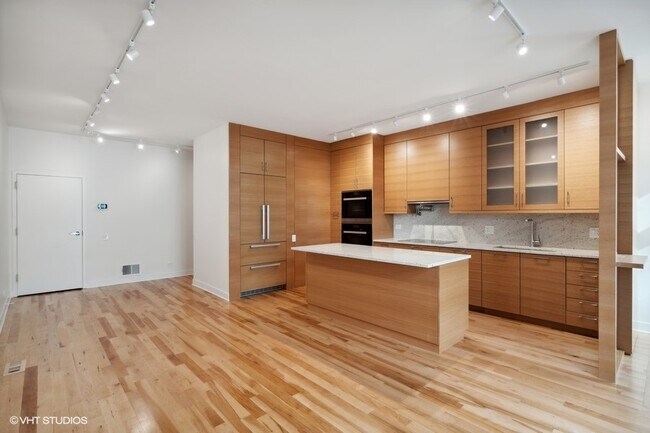Foto del edificio - 641 W Wayman St