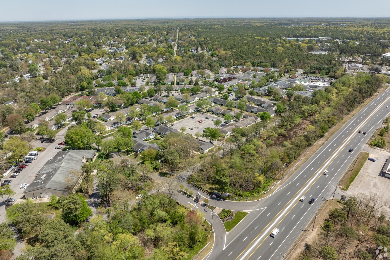 Building Photo - SilverWoods