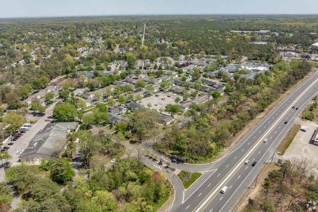 Building Photo - SilverWoods