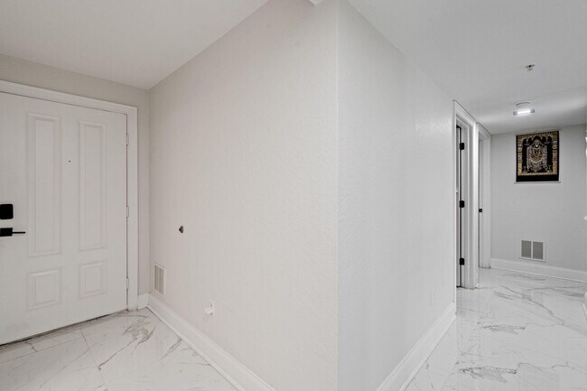 Building Photo - 123 Lancha Cir