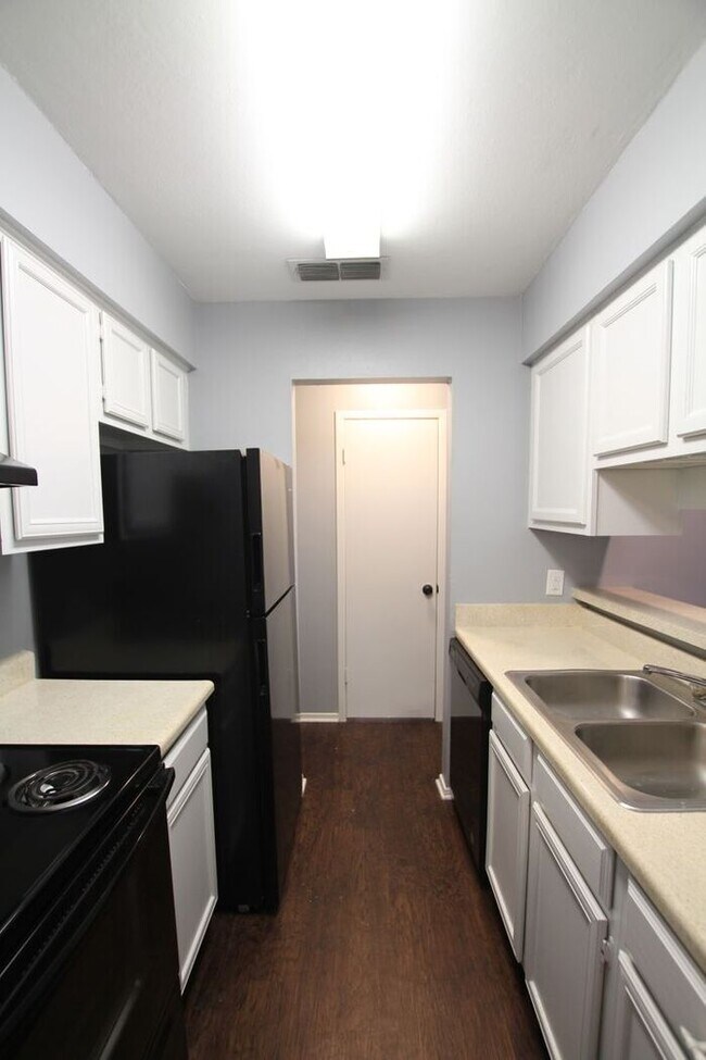 Foto del edificio - 1 Bedroom, 1 Bathroom Downstairs Apartment in Tyler! TOUR TODAY!