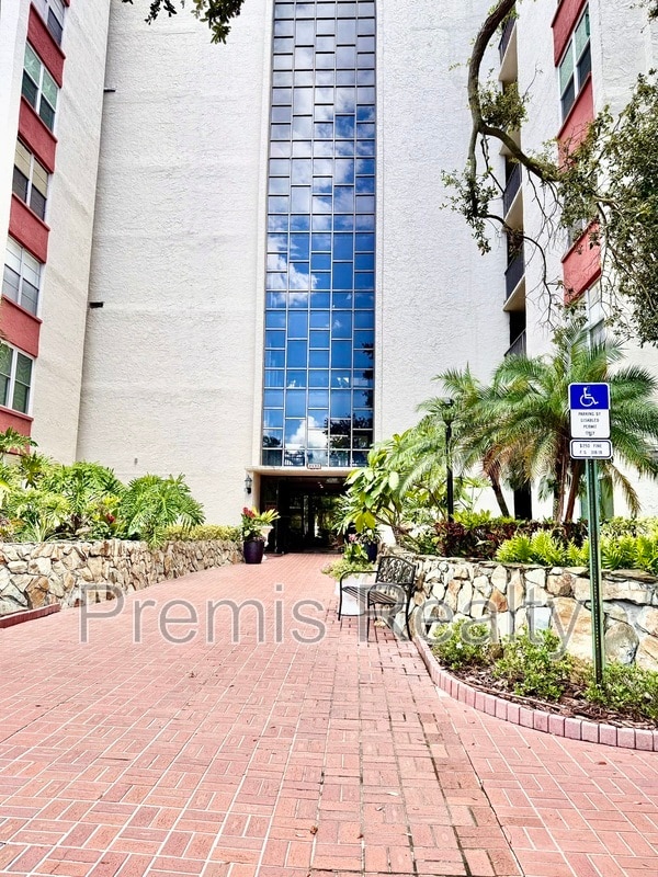 Foto del edificio - 2699 Seville Blvd