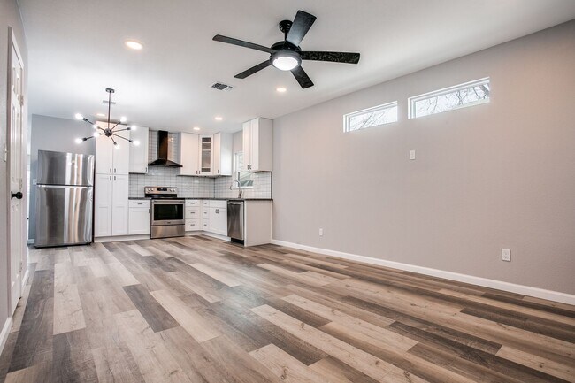 Foto del edificio - 1324 E Carson St
