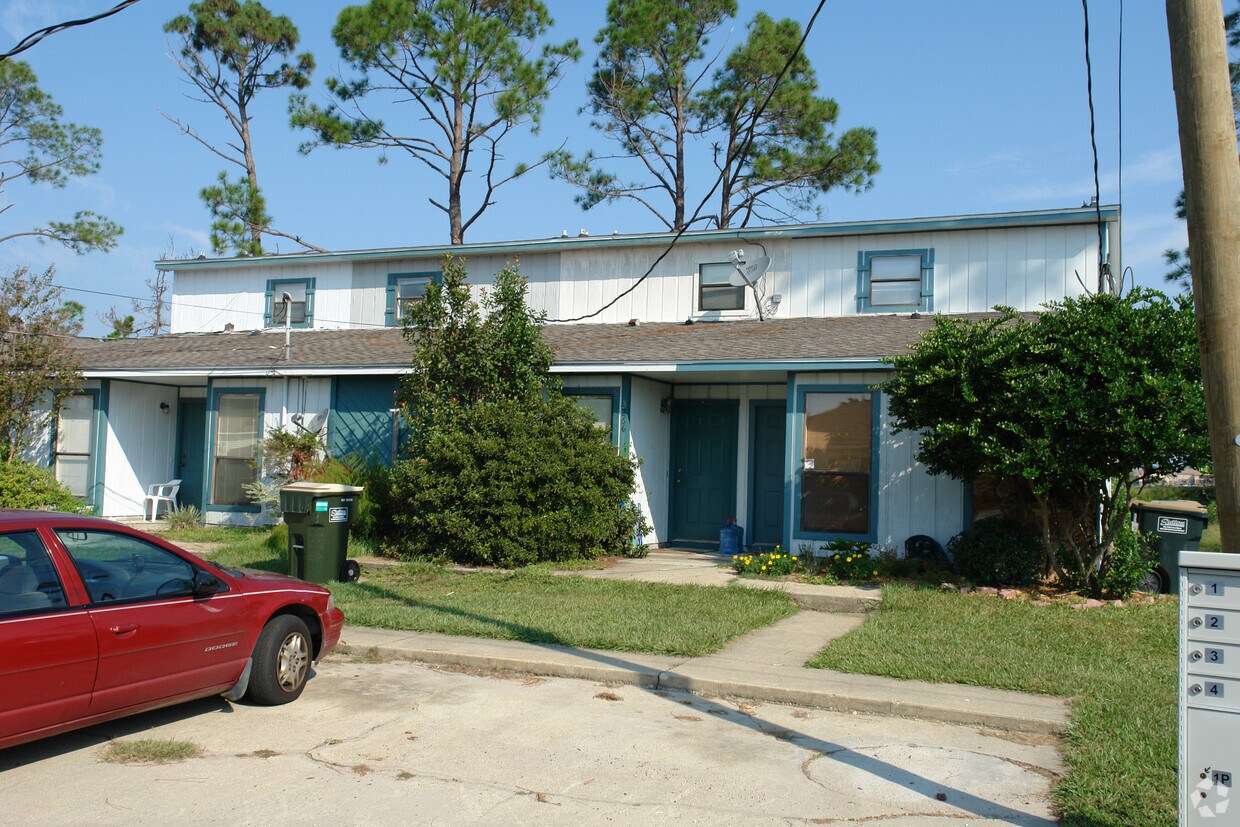 Foto del edificio - 3266 Maplewood Dr