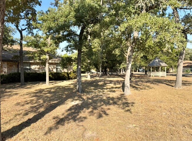 Building Photo - 124 Forest Dr