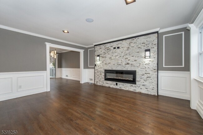 Building Photo - 229 Lakewood Dr