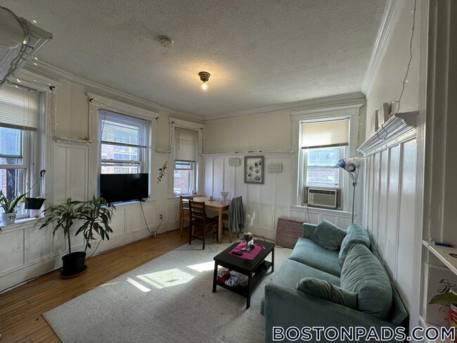 Building Photo - 32 Glenville Ave