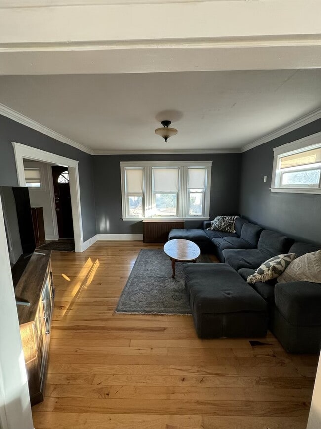 LIVING SPACE - 695 Adams St