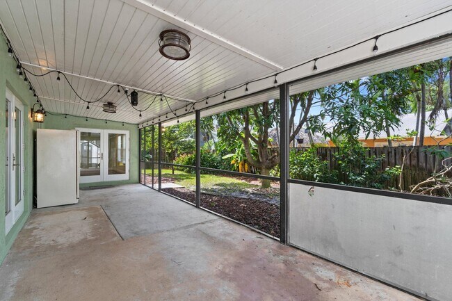 Building Photo - 2996 Cardinal Dr