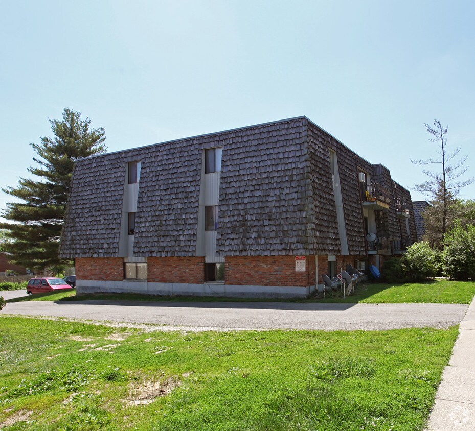Building Photo - 62 S Brown School Rd