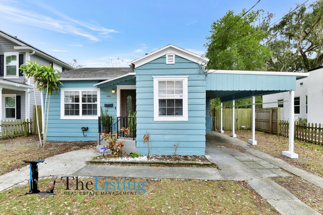 Building Photo - 1300 E Kaley St