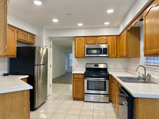 Building Photo - 2817 Effingham Ct