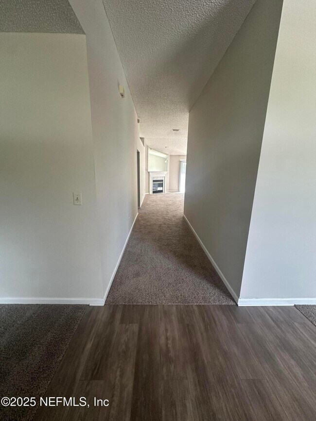 Foto del edificio - 345 Wildberry Ct