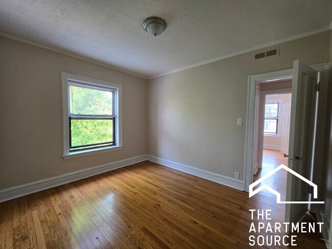 Building Photo - 929 Forest Ave