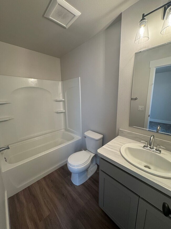 Foto del edificio - Bright & Modern Annafeld Townhome Living