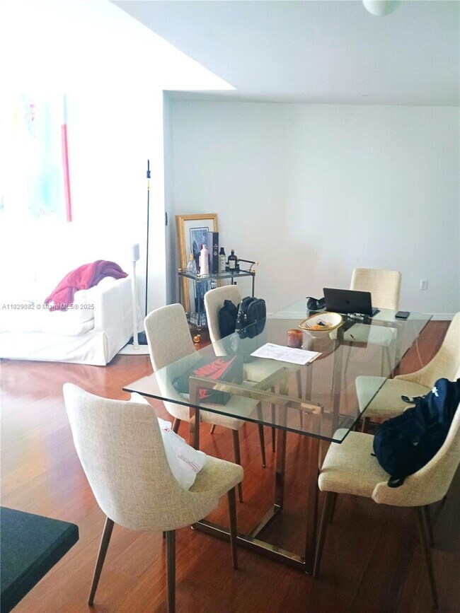 Foto del edificio - 901 Brickell Key Blvd
