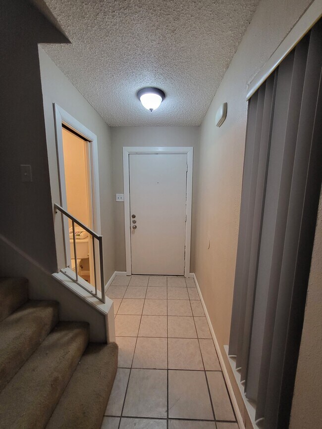 Foto del edificio - 6702 Deatonhill Dr