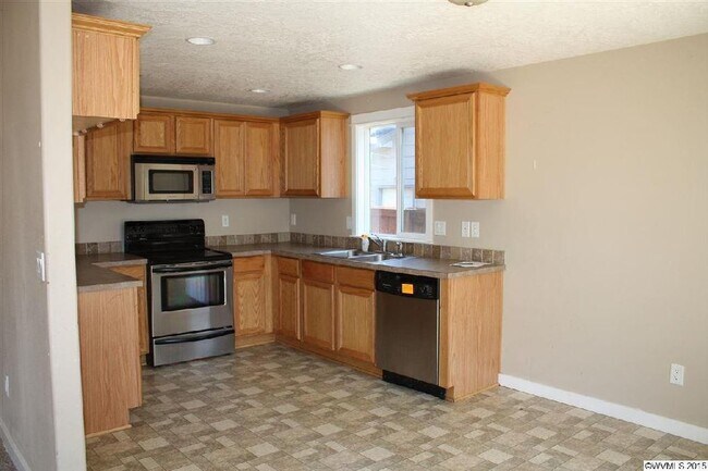 Foto del edificio - 3 bed/2 bath in Clover Ridge with AC, fenc...