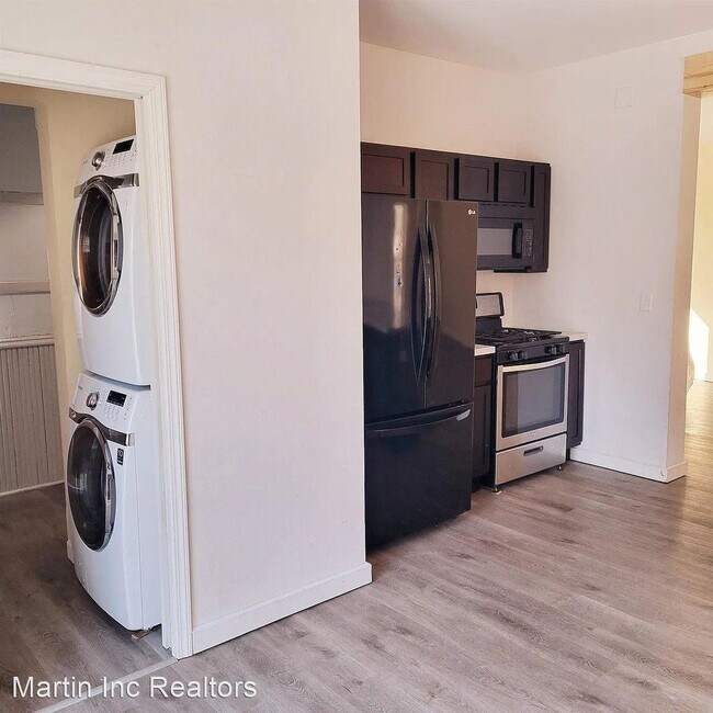 Building Photo - 5 br, 1.5 bath House - 1126 W 1st St