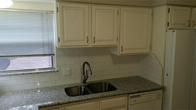 Foto del edificio - 2639 Wroxton Rd