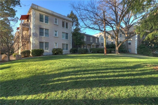 Foto del edificio - 2222 Peachtree Rd NW