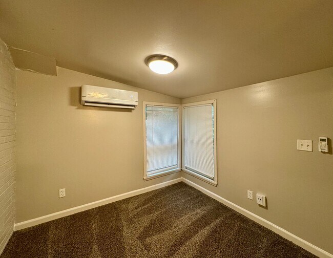 Building Photo - One bedroom Home near Kellogg!