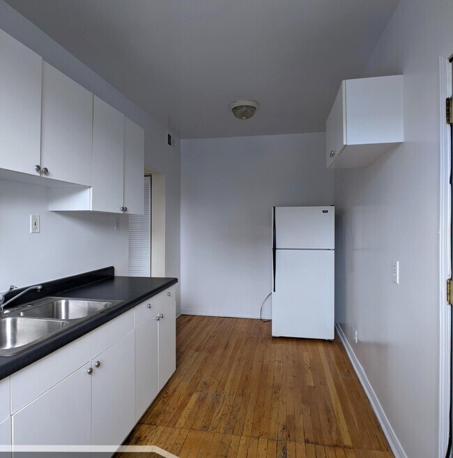 Foto del edificio - 3042 W Wellington Ave