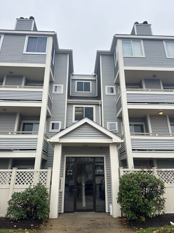 Primary Photo - 200 Falls Blvd