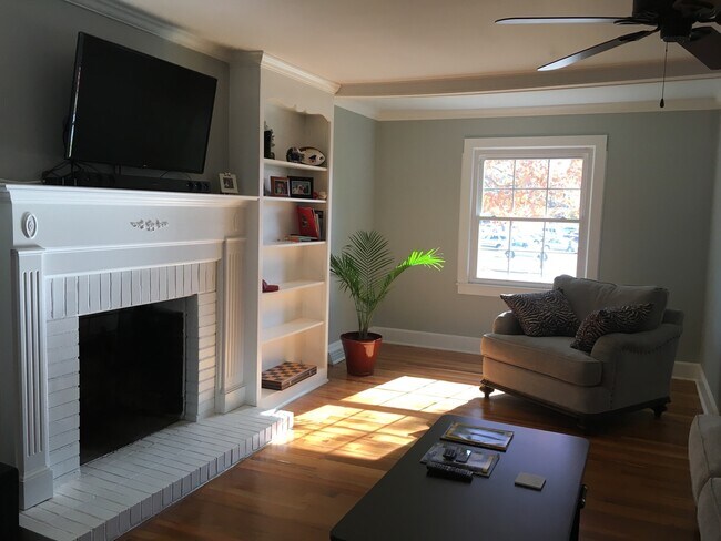 Foto del edificio - Beautifully Remodeled 2 Bed, 1.5 Bath Home...
