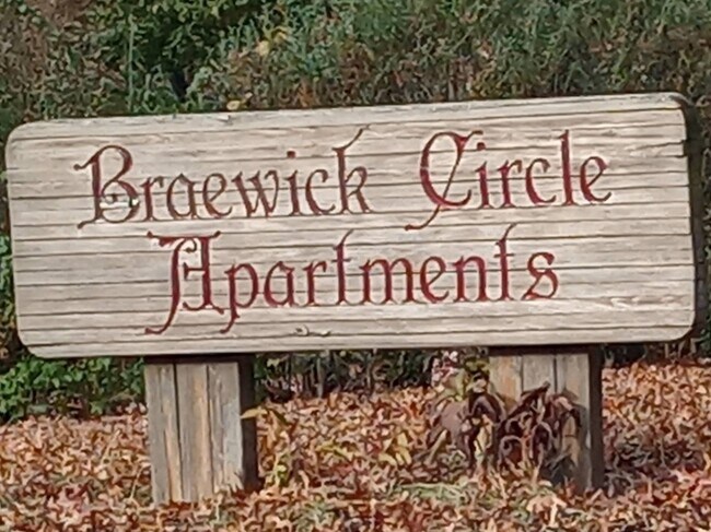 Building Photo - 2115 Braewick Cir