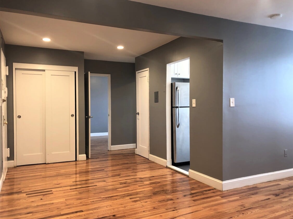 8470 129th St Unit 2C, Kew Gardens, NY 11415 Condo for Rent in Kew