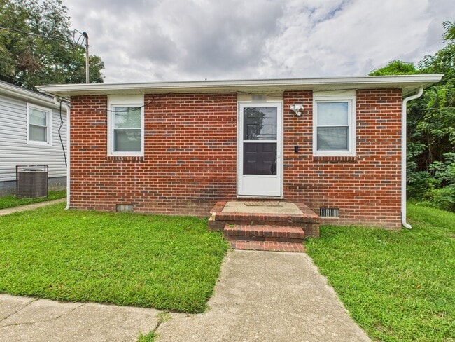Building Photo - 838 S Jones St