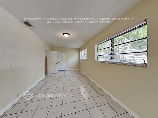 Foto del edificio - 1841 NW 185th St