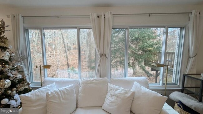 Foto del edificio - 16031 Dorset Rd